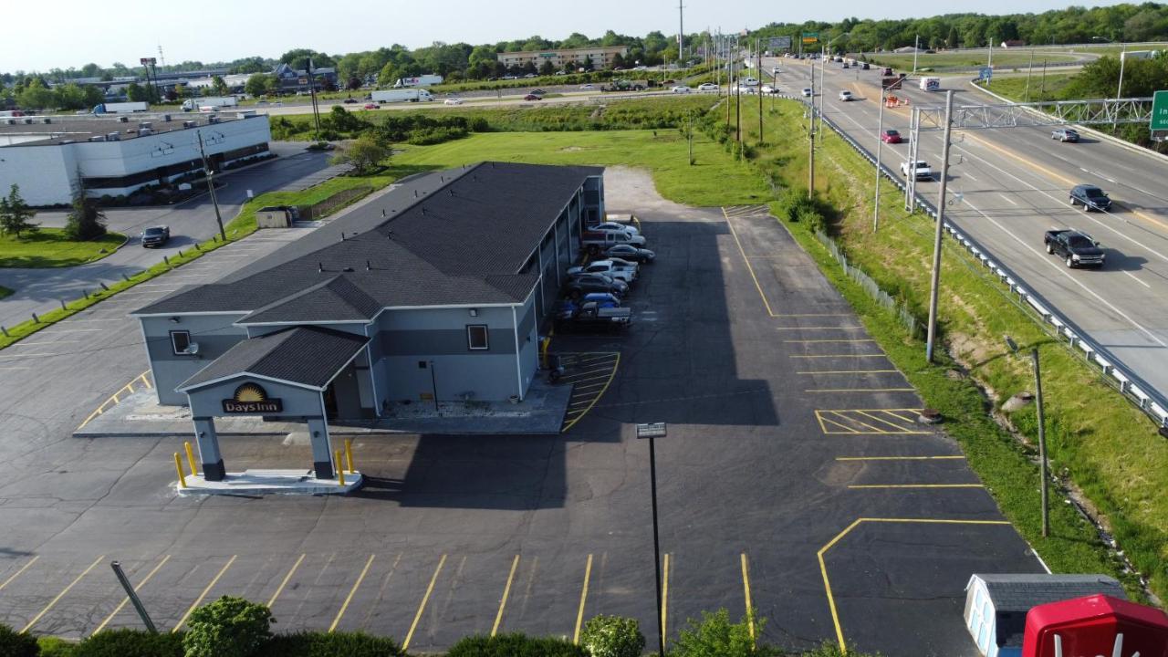 Days Inn By Wyndham Indianapolis East Post Road Экстерьер фото