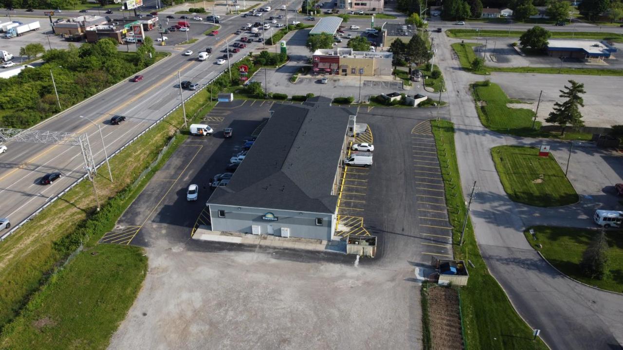 Days Inn By Wyndham Indianapolis East Post Road Экстерьер фото