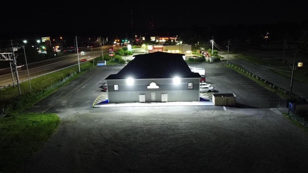 Days Inn By Wyndham Indianapolis East Post Road Экстерьер фото