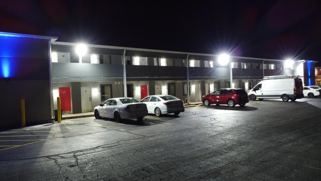 Days Inn By Wyndham Indianapolis East Post Road Экстерьер фото