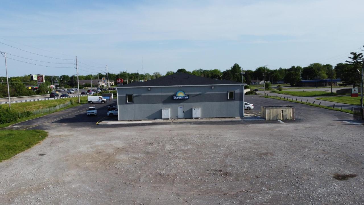 Days Inn By Wyndham Indianapolis East Post Road Экстерьер фото