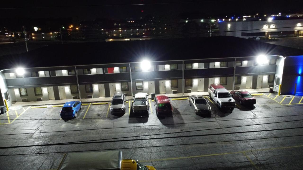 Days Inn By Wyndham Indianapolis East Post Road Экстерьер фото