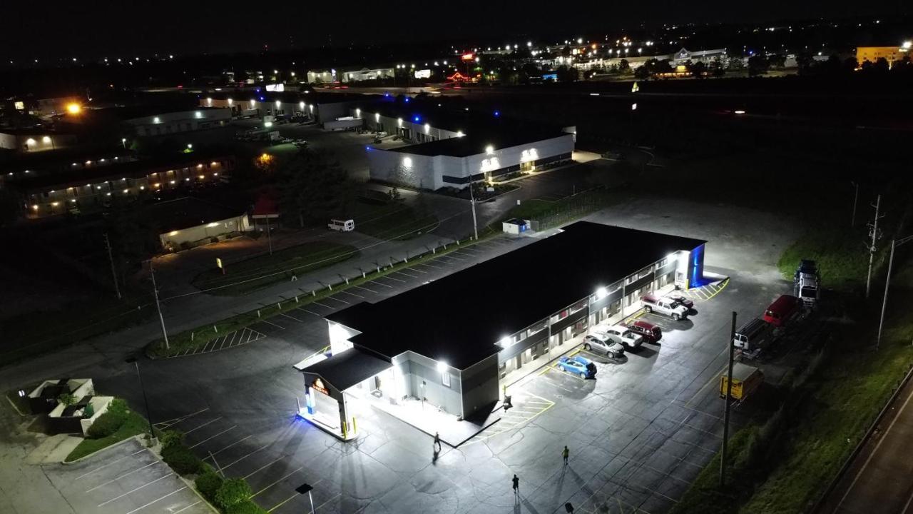 Days Inn By Wyndham Indianapolis East Post Road Экстерьер фото