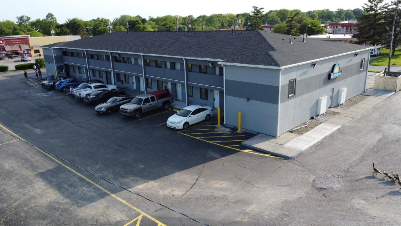 Days Inn By Wyndham Indianapolis East Post Road Экстерьер фото