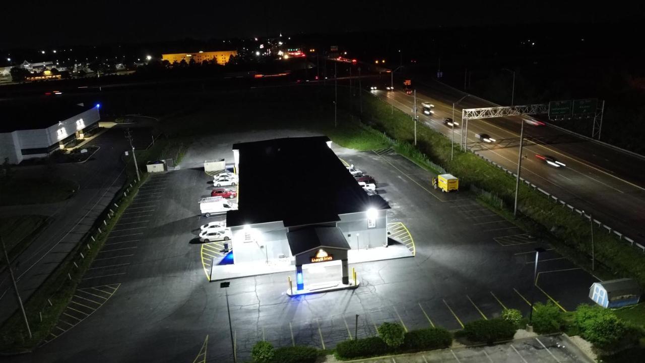 Days Inn By Wyndham Indianapolis East Post Road Экстерьер фото