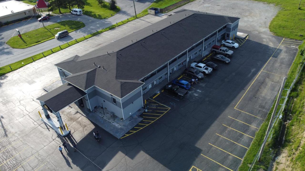 Days Inn By Wyndham Indianapolis East Post Road Экстерьер фото