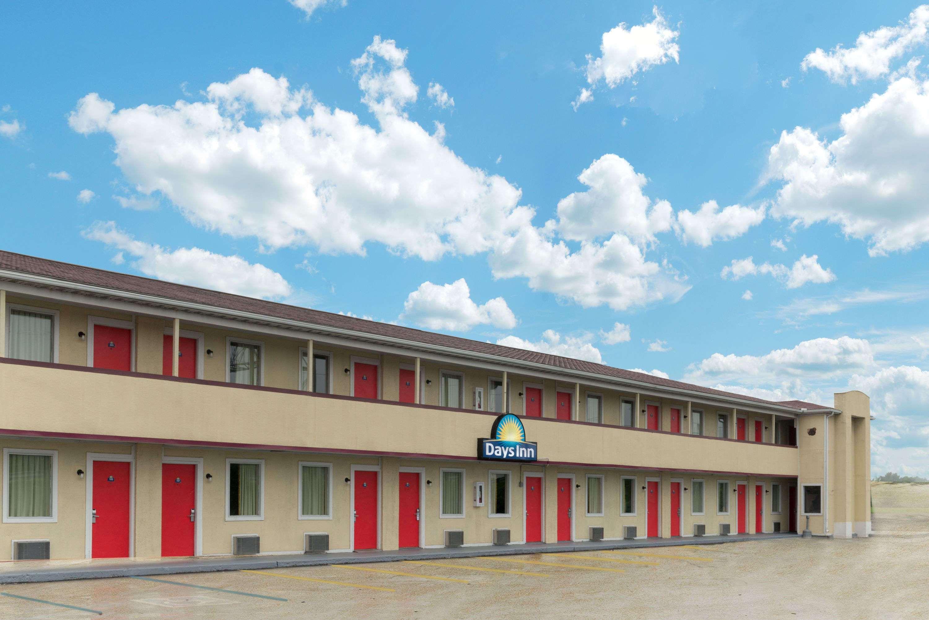 Days Inn By Wyndham Indianapolis East Post Road Экстерьер фото