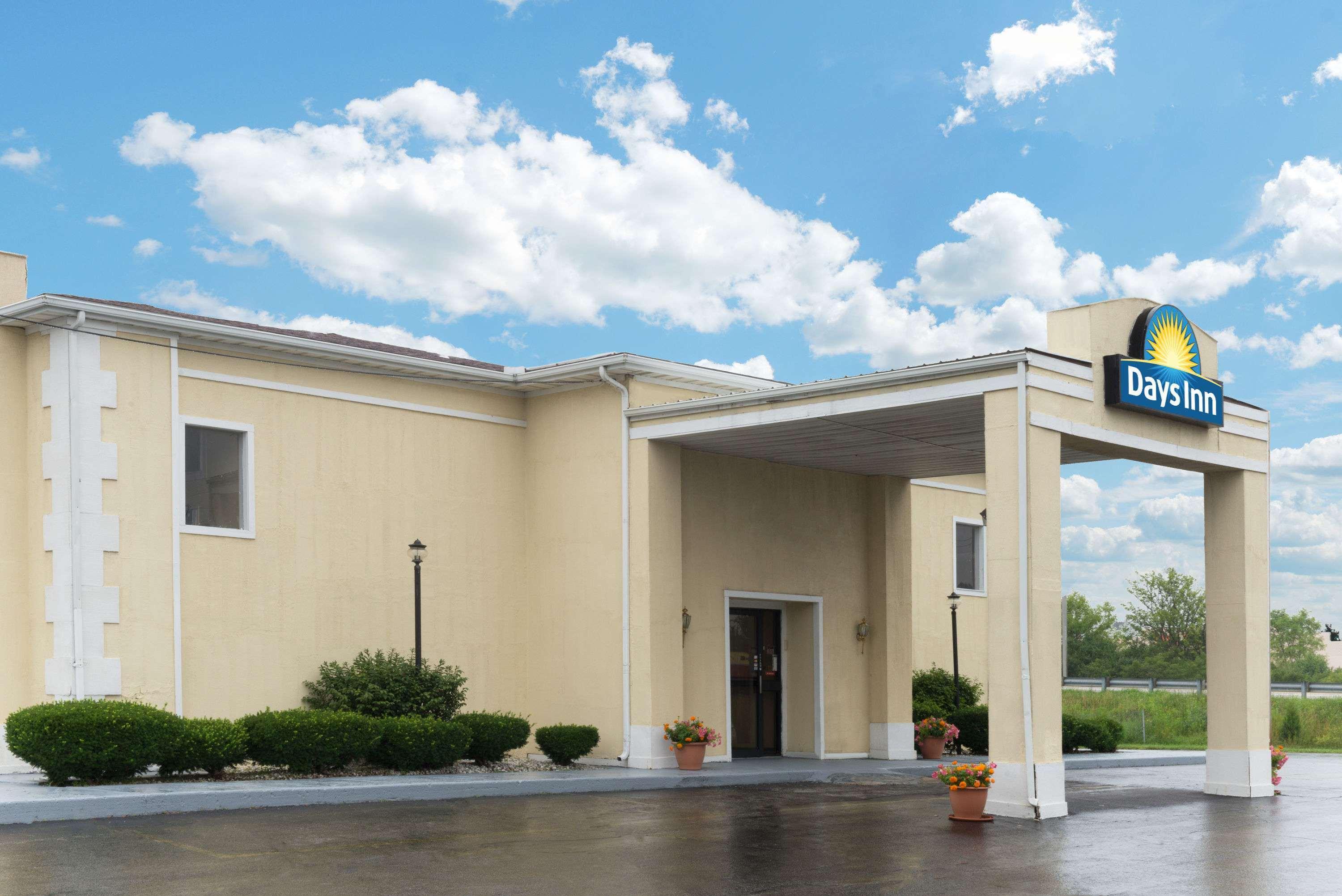 Days Inn By Wyndham Indianapolis East Post Road Экстерьер фото