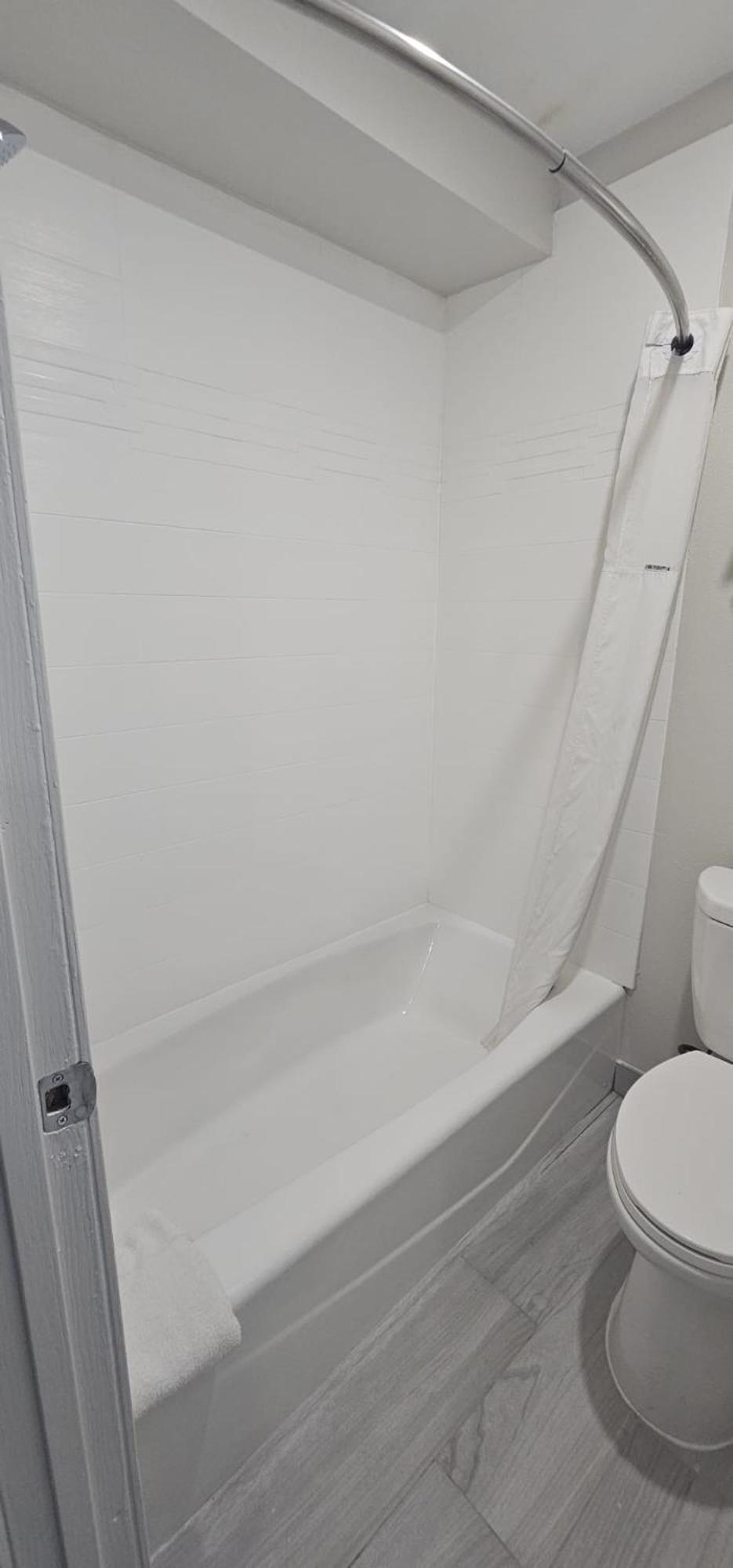 Days Inn By Wyndham Indianapolis East Post Road Экстерьер фото
